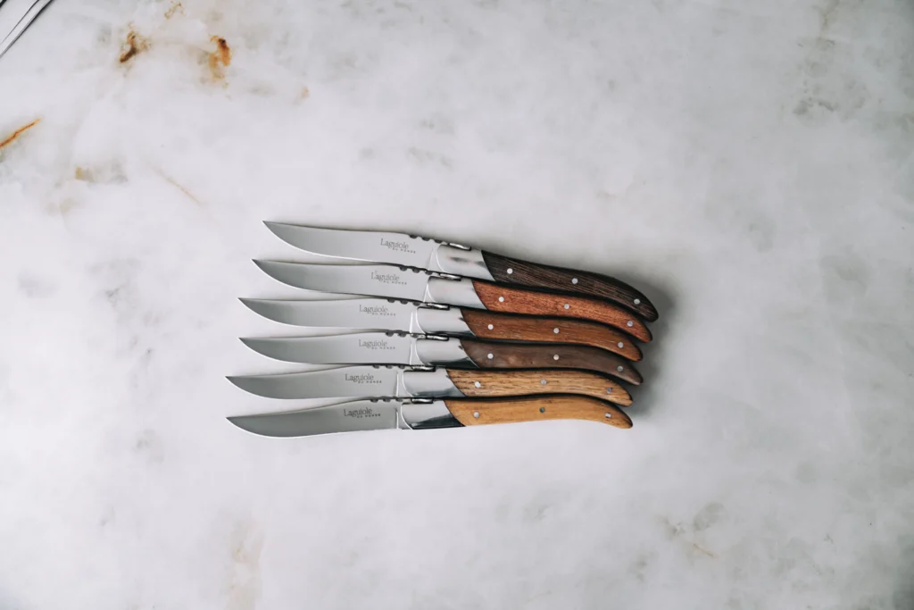 Couteaux à steak Laguiole manches en bois mélangés, lot de 6